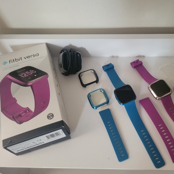 Fitbit bundle - Picture 2 of 2